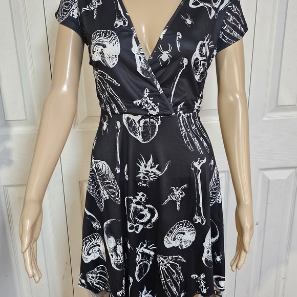 Hot Topic Black and White Gothic Print Midi Dress - Picture 4 of 6